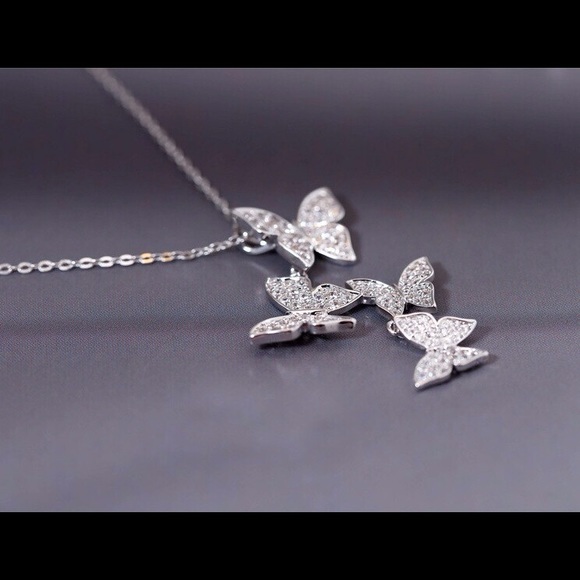 🌺 STERLING SILVER (925) ZIRCON BUTTERFLY NECKLACE - Picture 6 of 8